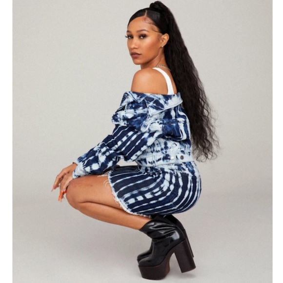 NWT GOOD AMERICAN Shibori Mini Denim Jean Skirt 20 - Picture 2 of 11